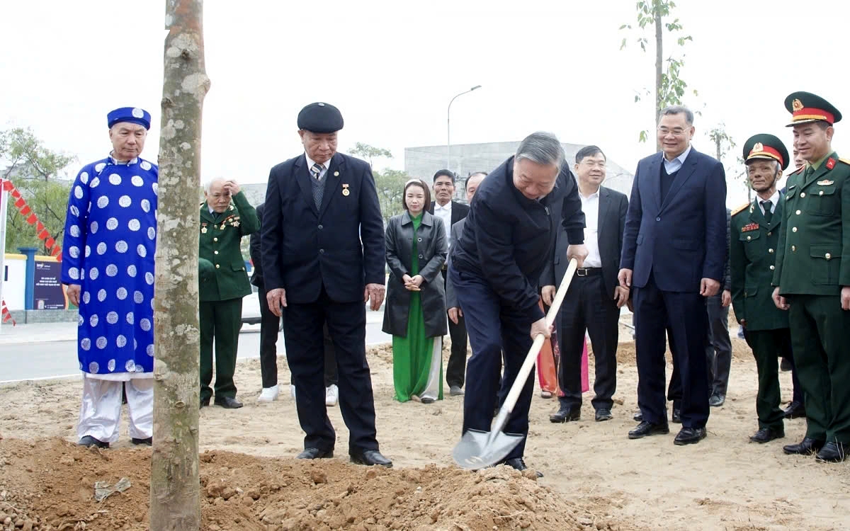 Party leader To Lam launches tree planting festival in Hung Yen